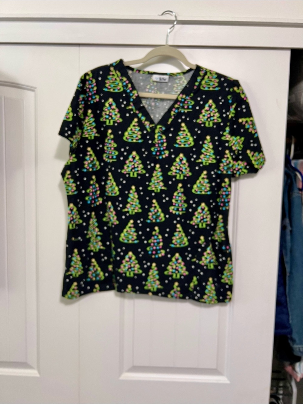 Scrub top